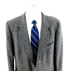 Tailored Clothing Tweed Wool 2 Leather Button Sport Coat 42R Gray Herringbone